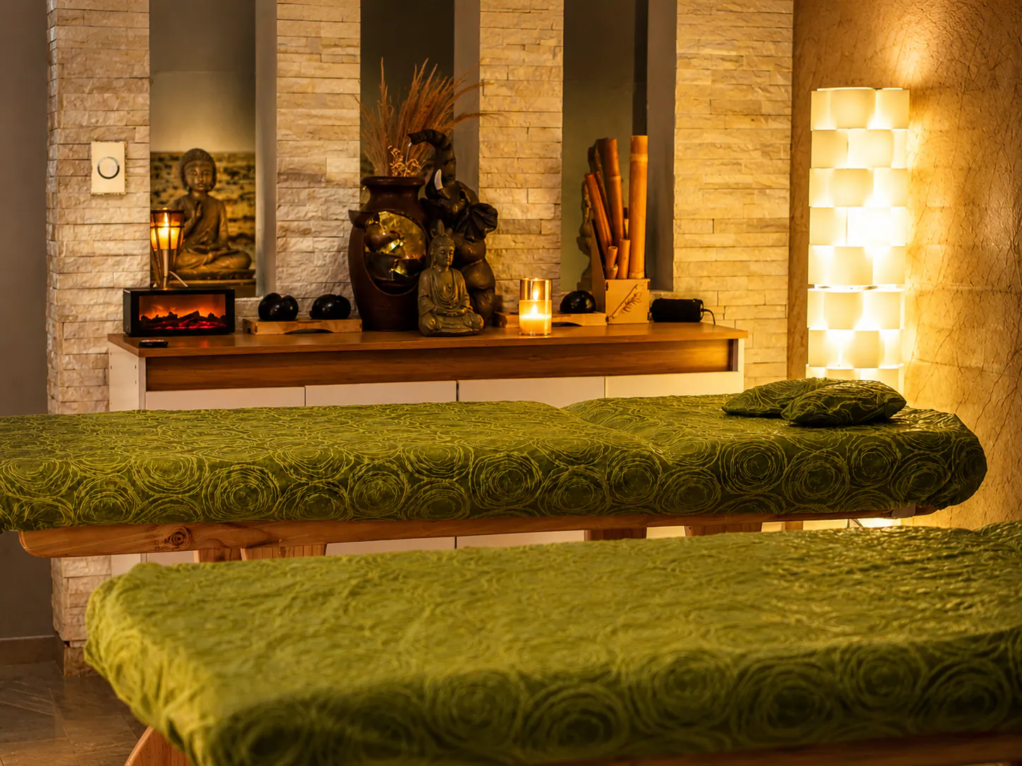 Cabina doble preparada para masajes de pareja en Makai Spa